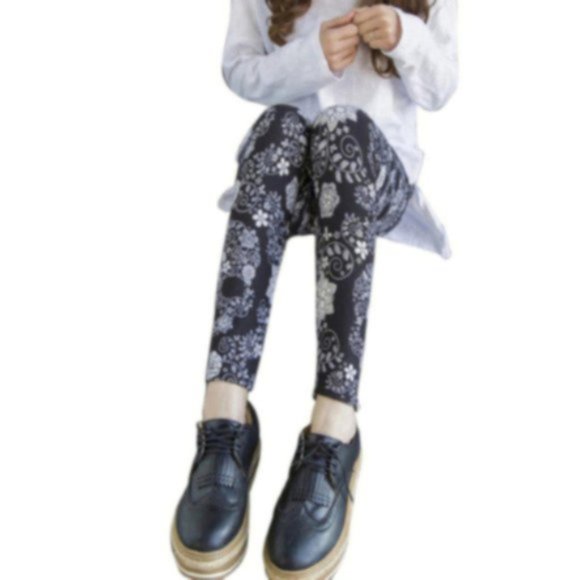 Small Black Skull & Floral Leggings - Picture 4 of 4